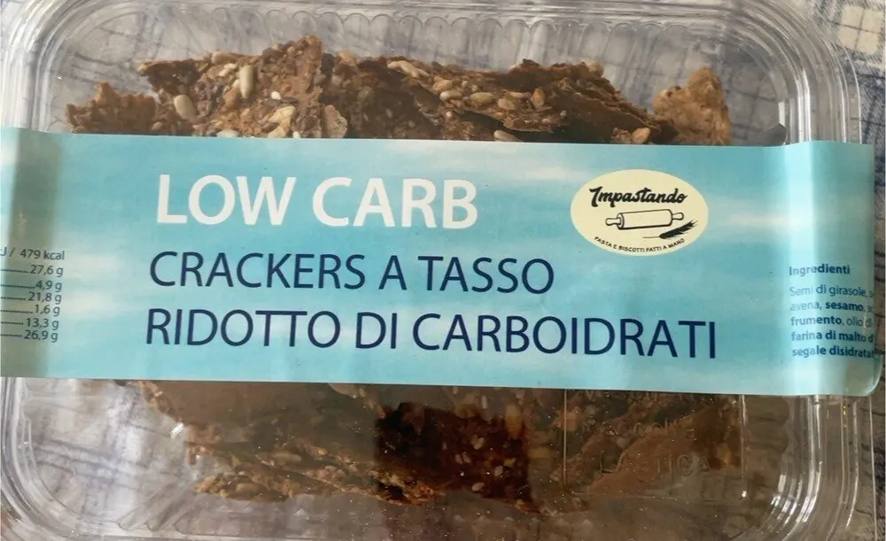Low carb crackers a tasso ridotto di carboidrati