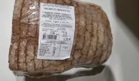 Pane bianco di lariano a fette