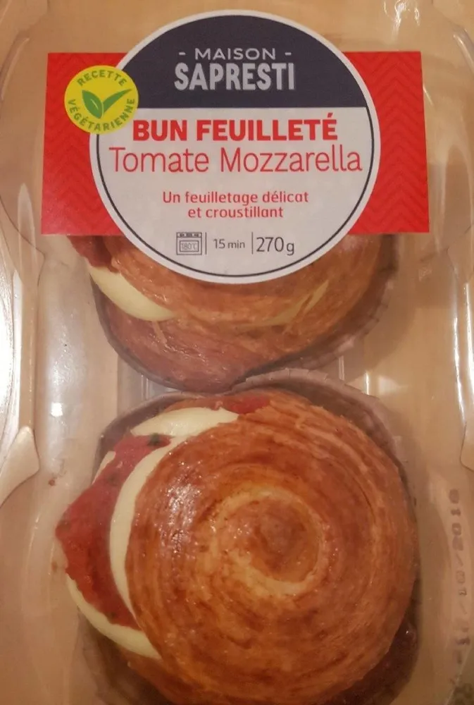 Bun feuilleté tomate-mozzarella