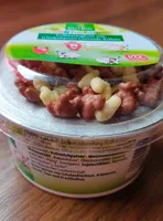 Erdbeerjoghurt mit schokolierten Getreide-Kühen