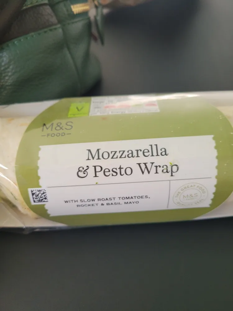 Mozzarella & Pesto Wrap