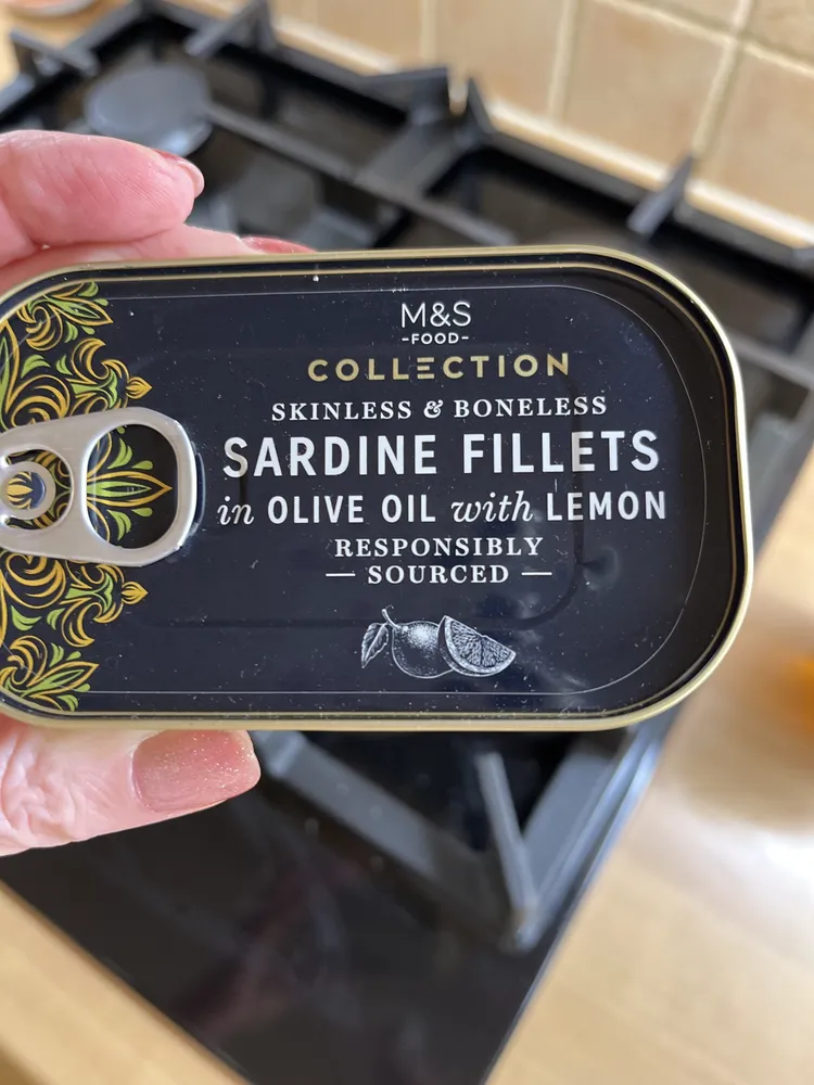 SKINLESS & BONELESS SARDINE FILLETS in OLIVE OIL with LEMON