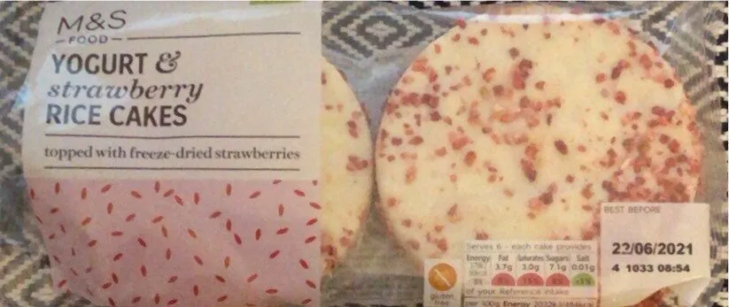 Yogurt and strawberry rice cakes
