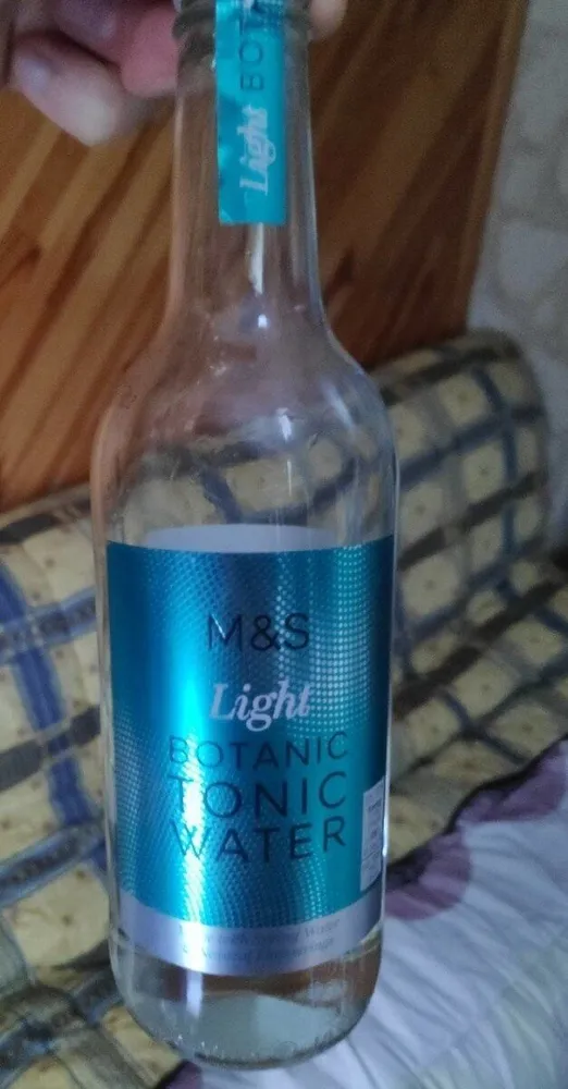 Light botanic water