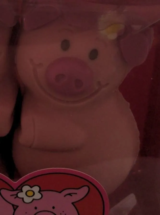 Percy Pig hogs and kisses