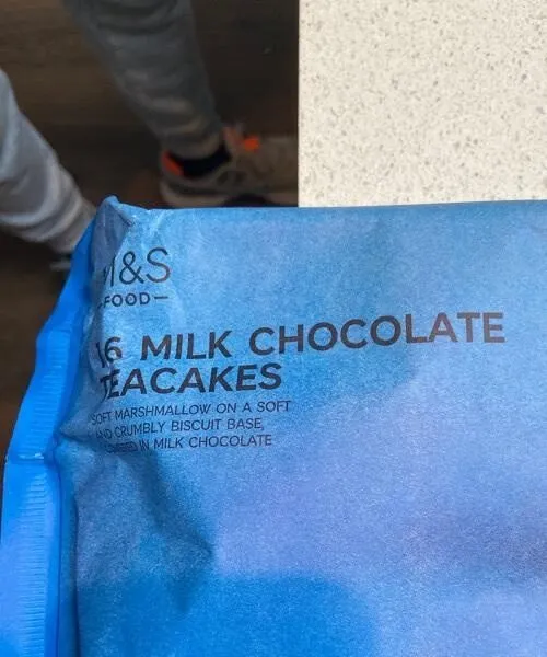 Milk chocolate tea cakes