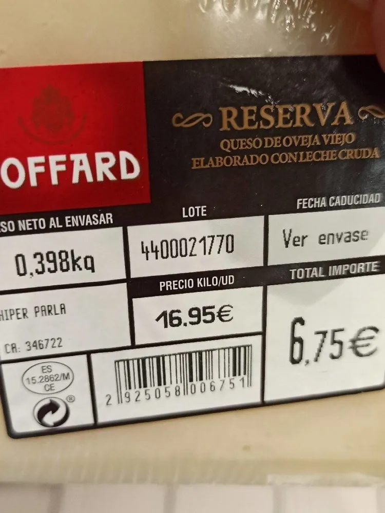 Queso de oveja viejo elaborado con leche cruda