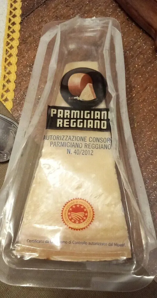 Fromage parmi guano reggiano dop affiné 30mois