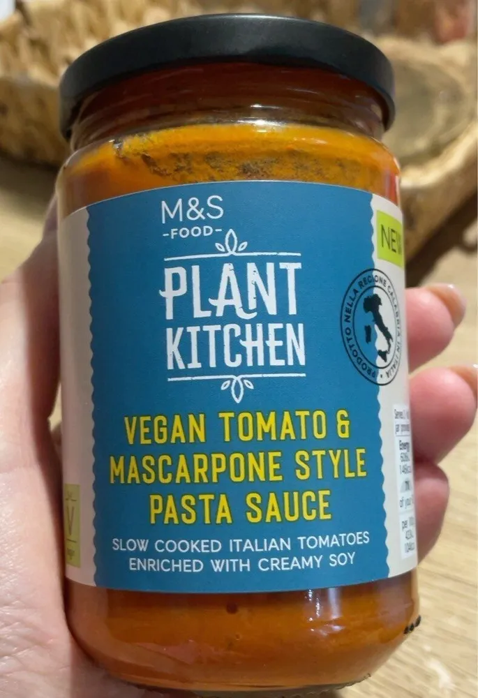 Vegan tomato & mascarpone style pasta sauce