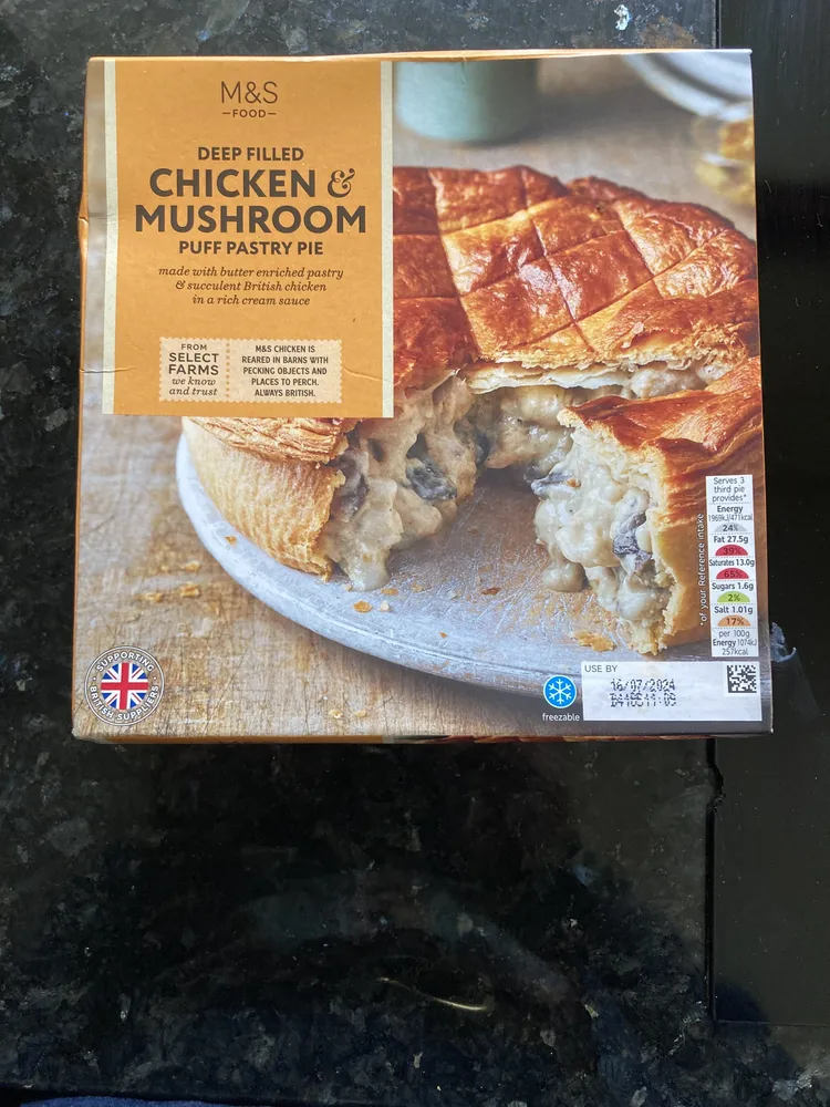 Chicken & mushroom pie