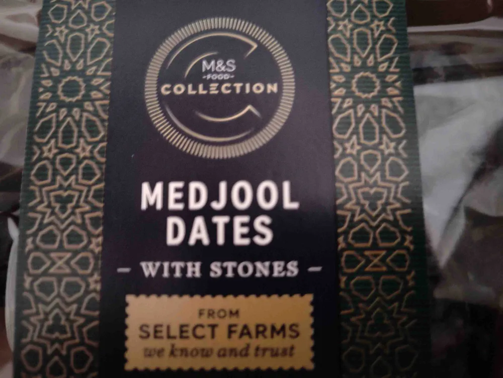 Medjool dates with stones