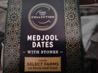 Medjool dates with stones