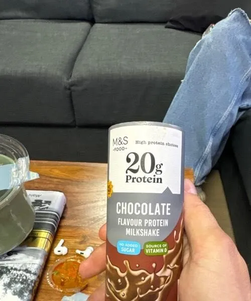 CHOCOLATE FLAVOUR PROTEIN MILKSHAKE