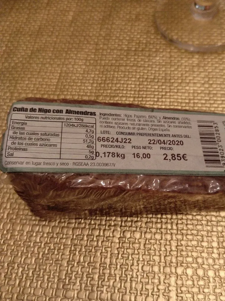 Cuña de higos con almendras