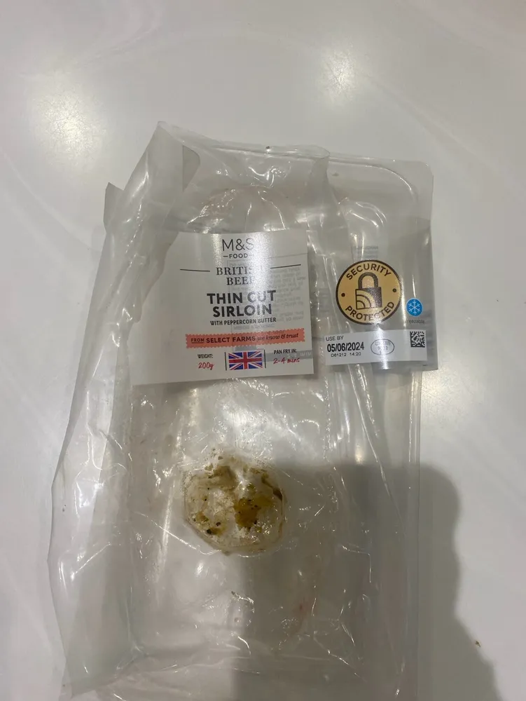 M&S -FOOD- BRITISH BEEF THIN CUT SIRLOIN WITH PEPP