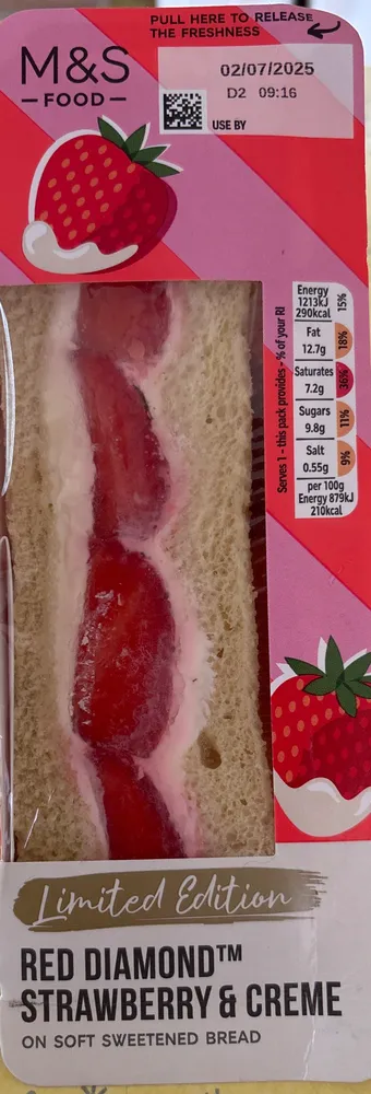 Red Diamond Strawberry & Creme Sandwich