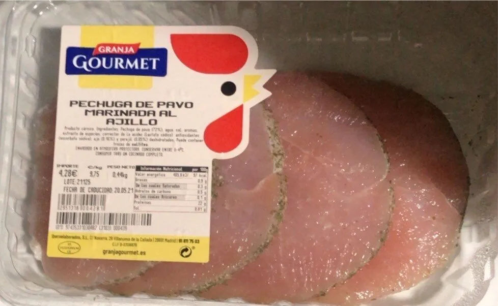 Pechuga de pavo marinada al ajillo