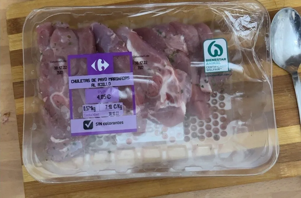 Chuletas de pavo marinadas al ajillo