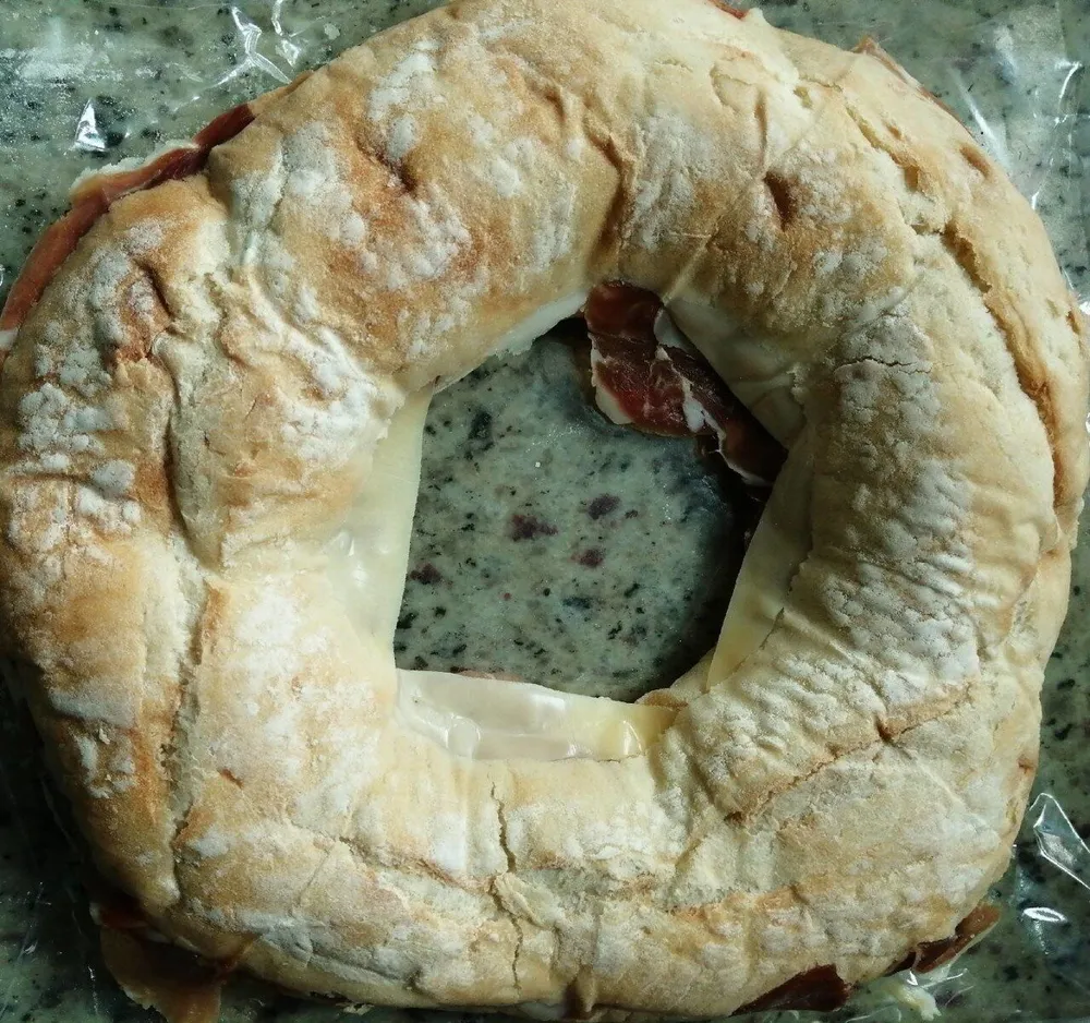 Rosca de jamón serrano y queso
