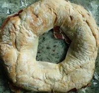Rosca de jamón serrano y queso