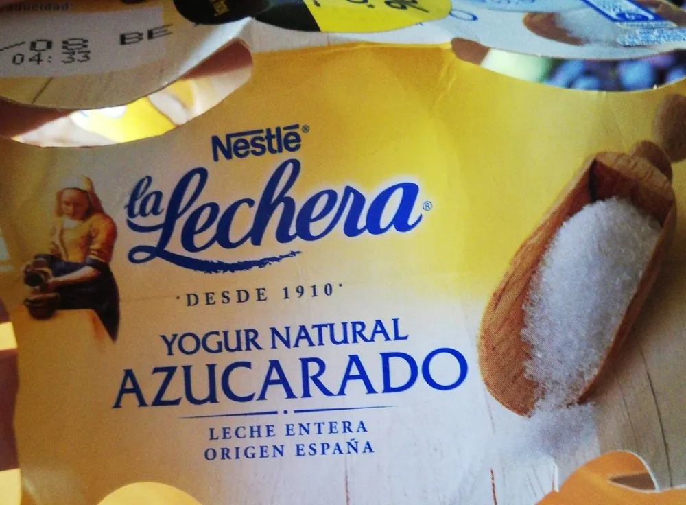 Yogur natural azucarado