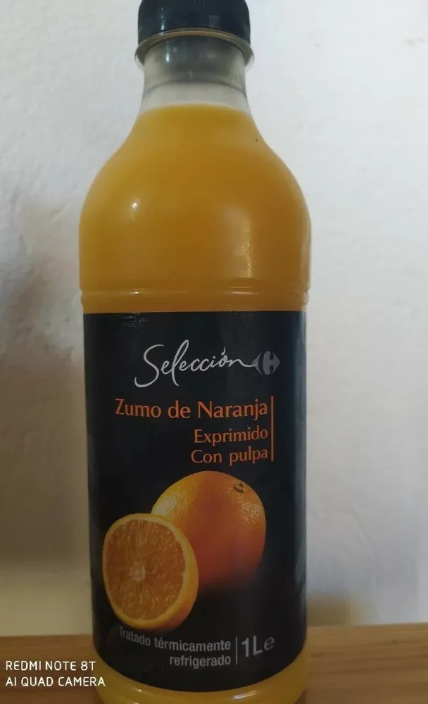 Zumo de naranja exprimido con pulpa