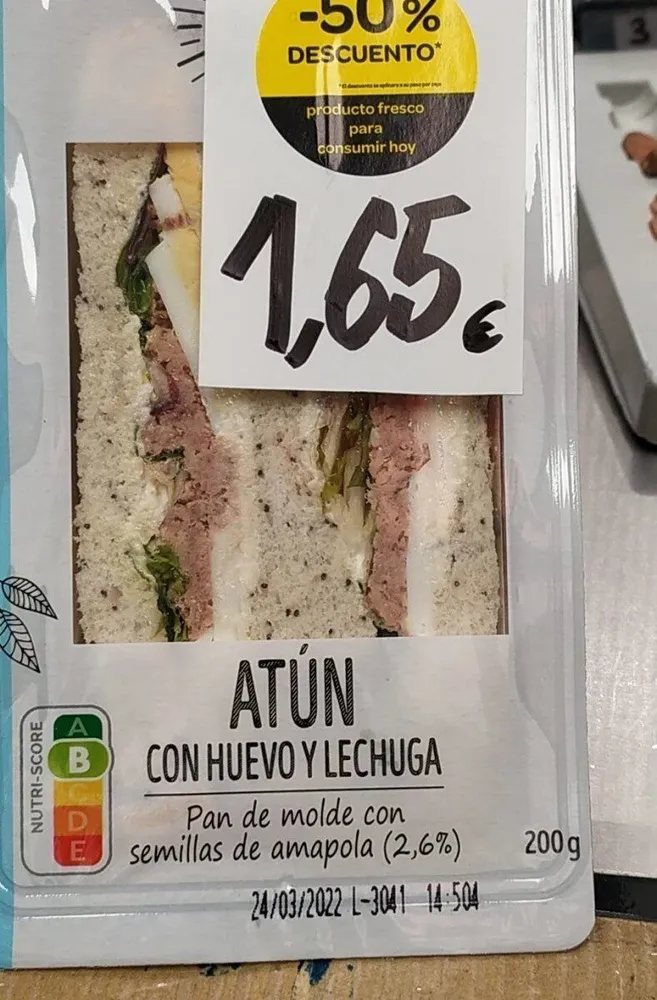 Sandwich con atún claro