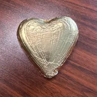 Salted white chocolate with caramelised sugar heart