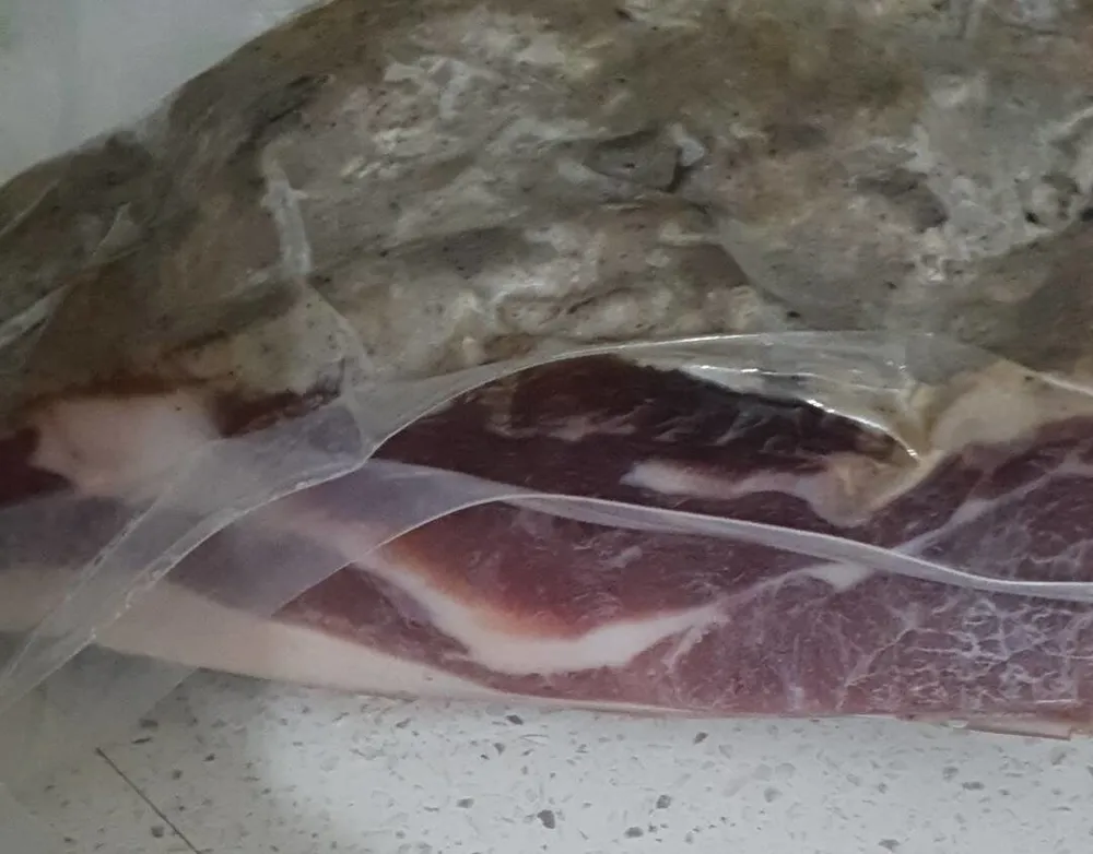 Coscia di suino dissossata