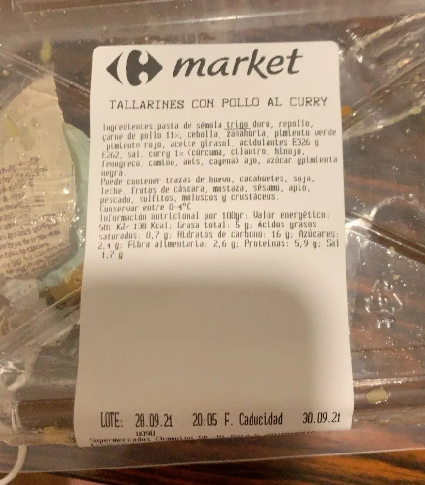Tallarines con pollo al curry