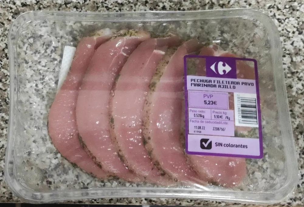 Pechuga fileteada pavo marinada ajillo