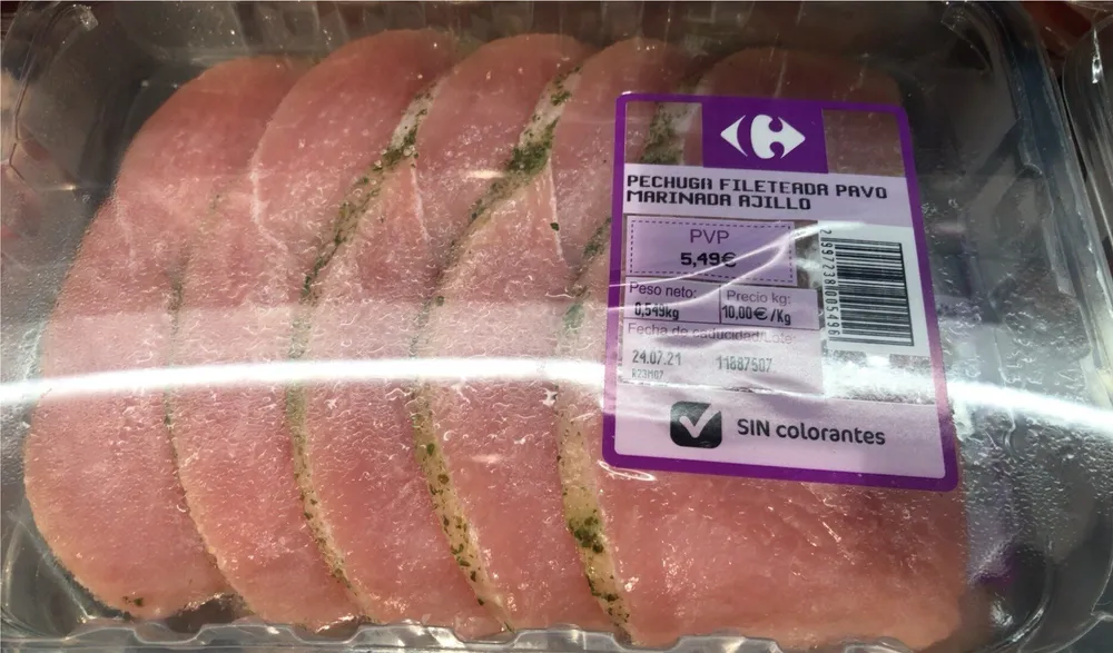 Pechuga fileteada pavo marinada ajillo