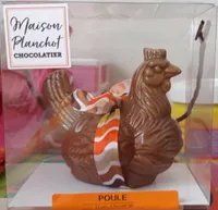 Poule chocolat au lait, garnie