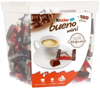 Kinder bueno mini fines gaufrettes enrobees de chocolat au lait fourrees lait et noisettes box plastique de 180 pieces