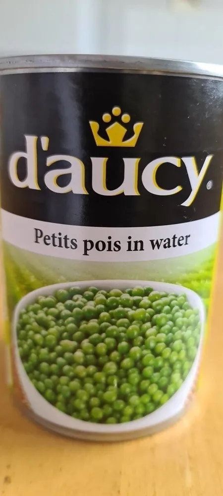 Petits pois in water