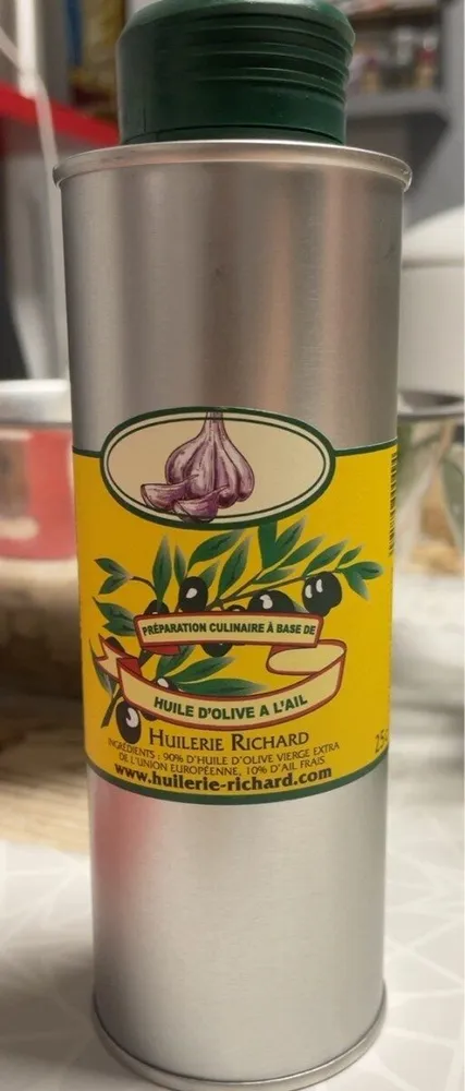 Huile d’olives à l’ail