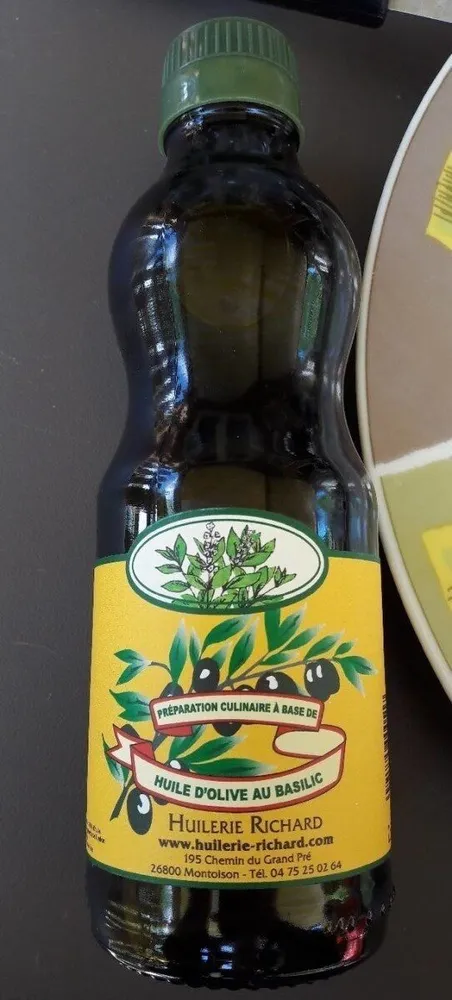 Huile d'olive au basilic