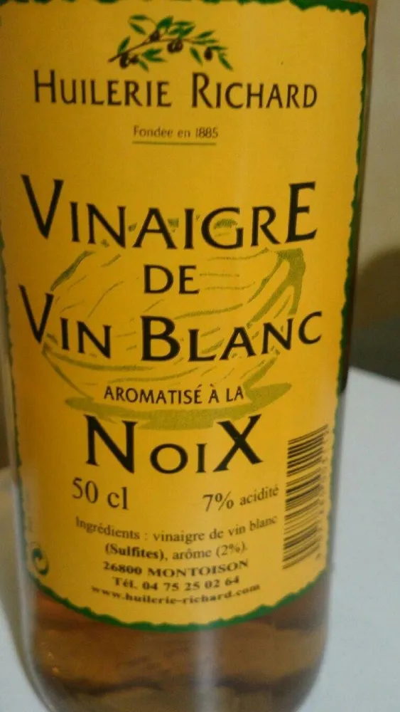 Vinaigre de vin blanc aromatisé à la noix