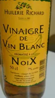 Vinaigre de vin blanc aromatisé à la noix