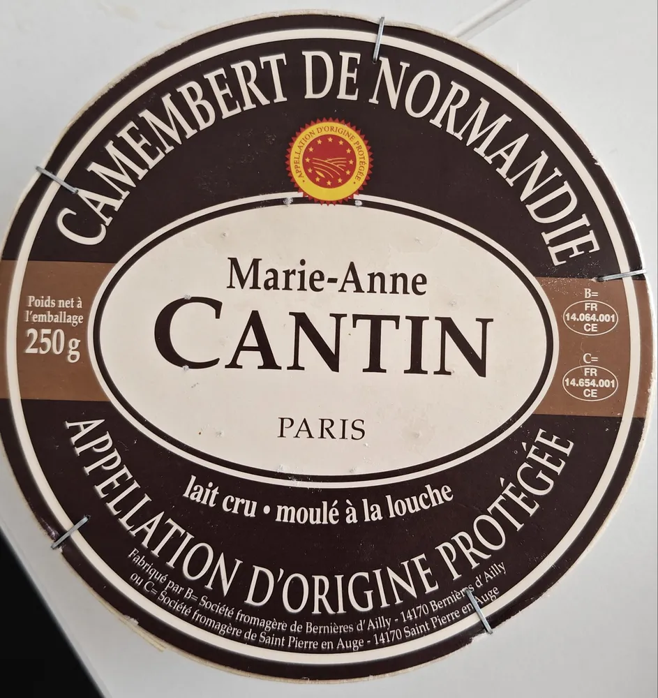 Camembert de Normandie moulage à la main