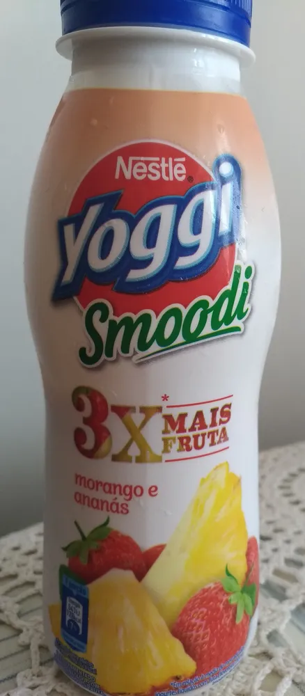 Nestlé yoggi Smoodi morango é ananás