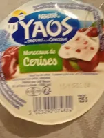 Yaourt a la grecque, morceau de cerises