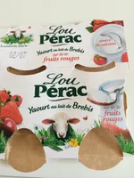 Yaourt au lait de brebis sur lit de fruits rouges