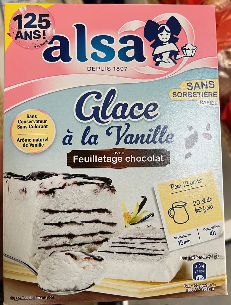 Glace à la vanille avec feuilletage chocolat