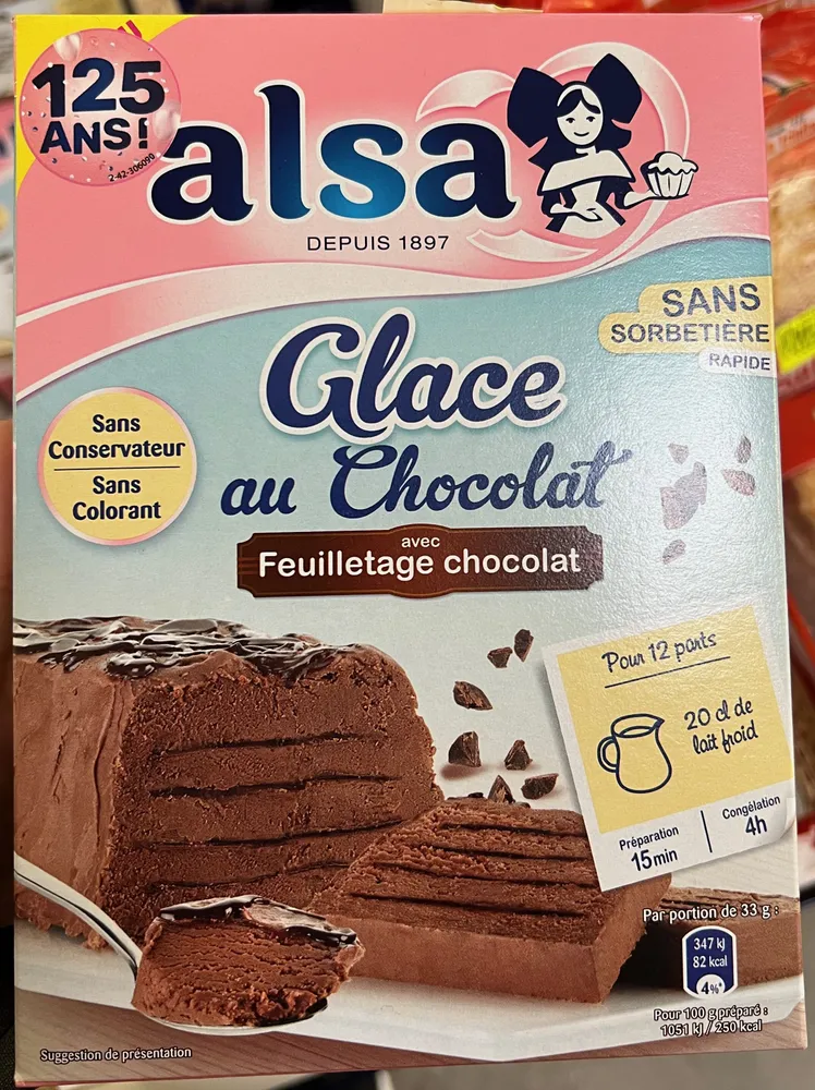 Glace au chocolat avec feuilletage chocolat