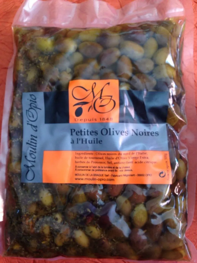 Petites olives noires à l'huile