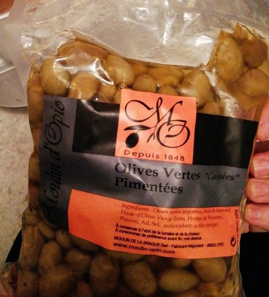 Olives vertes cassées pimentees