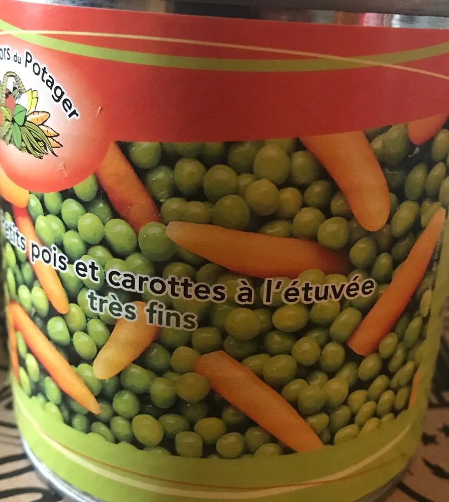 Petits pois et carottes à l'étuvée très fins