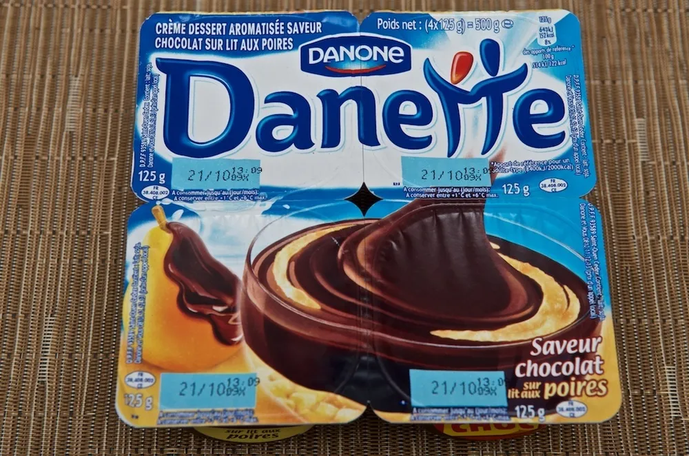 Danette saveur chocolat sur lit aux poires Danone