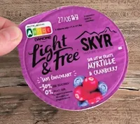 Skyr sur lit de fruits myrtille et cranberry